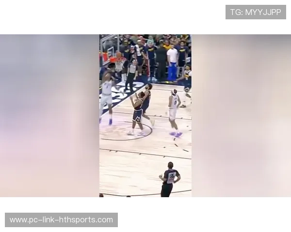 太阳快攻大跨步完成高难度上篮