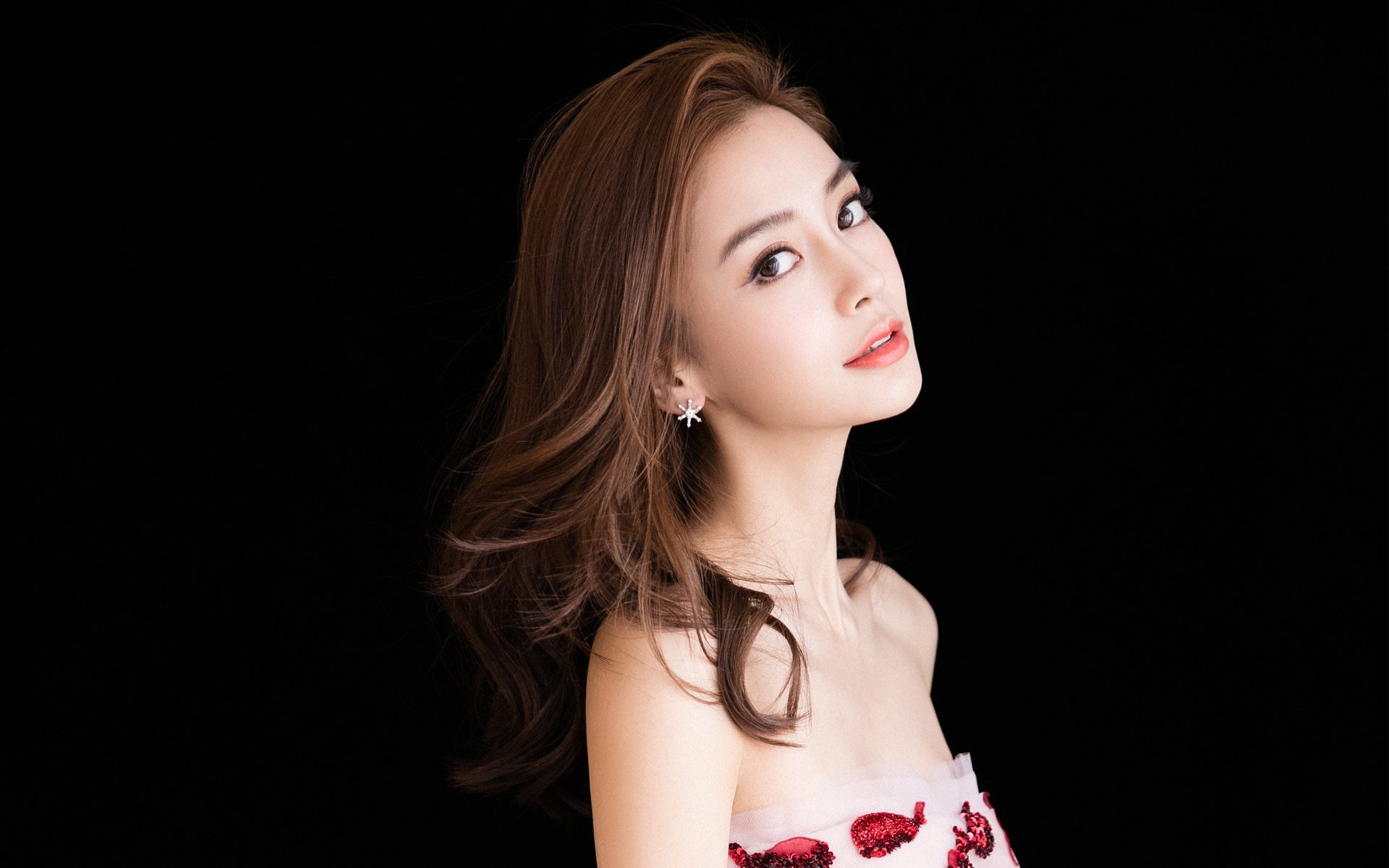 足球赛事周边商品销售额创新高，产业链繁荣，足球 周边